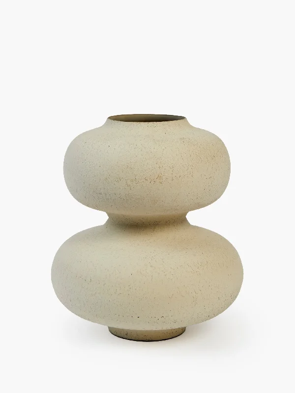 Vakra Vase